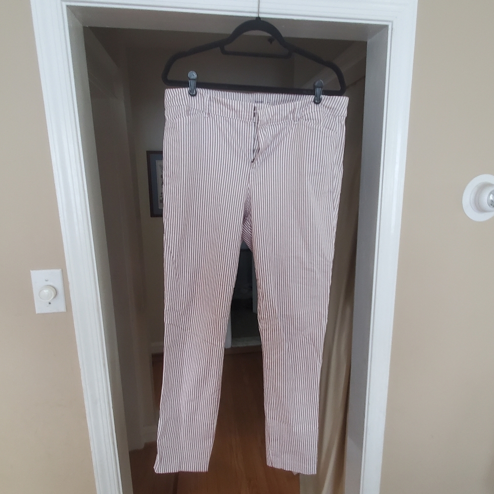Old Navy Striped Pixie Khaki in 14 Tall